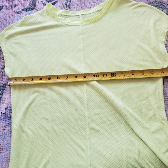Lululemon Retreat Tee Clear Mint Size 6 Neon - Picture 6 of 7